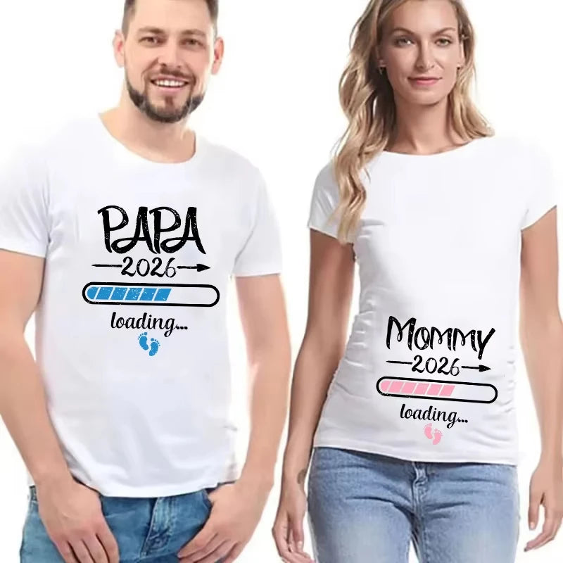 T-shirt famille assorti “Dad + Mom + Baby” – Annonce grossesse et cadeau futurs parents
